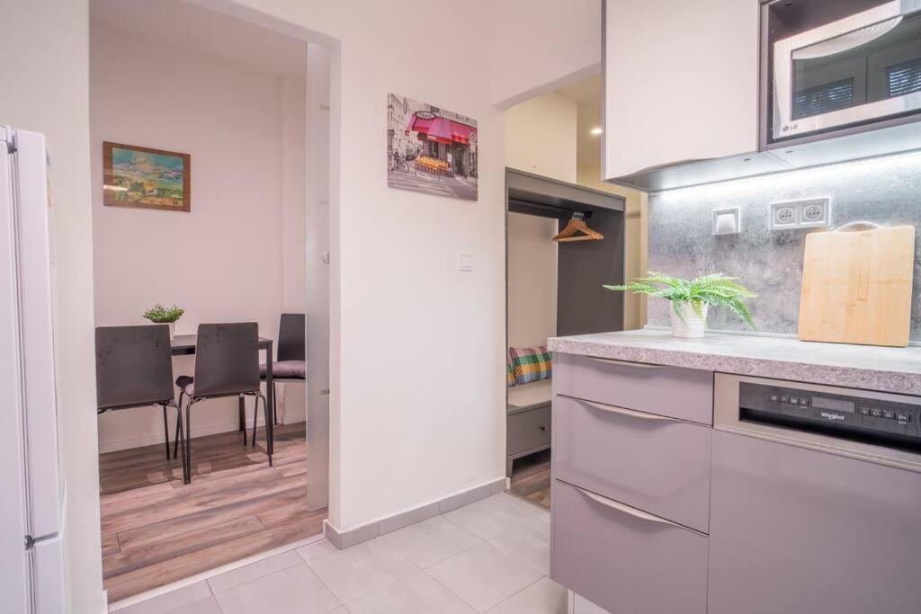 Sukromny Staromestsky Apartman V Uzasnej Lokalite/Cozy Old-Town Apartment In A Great Neighborhood Bratislava Eksteriør bilde