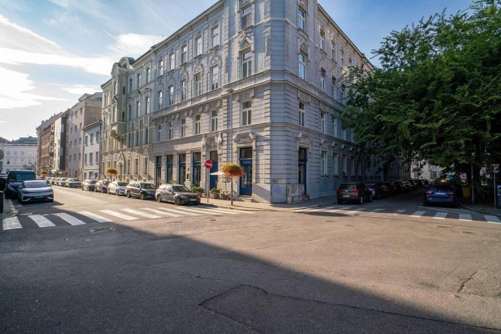 Sukromny Staromestsky Apartman V Uzasnej Lokalite/Cozy Old-Town Apartment In A Great Neighborhood Bratislava Eksteriør bilde